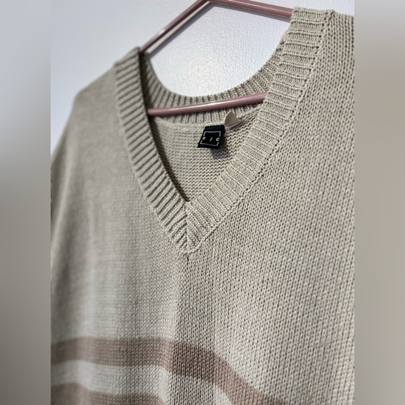 🎉4/30$🎉 Striped Knit V-Neck Sweater Vest – Medium 🤎 - Picture 2 of 5
